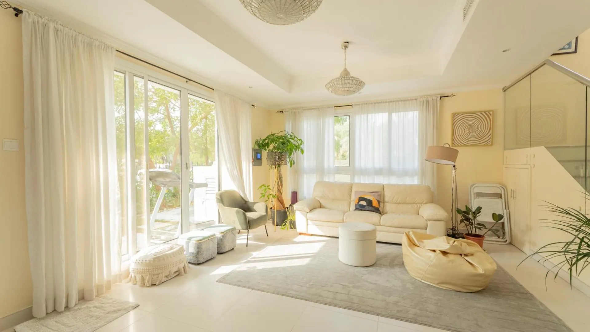 Luxurious Miracle Home Dubai Homestay