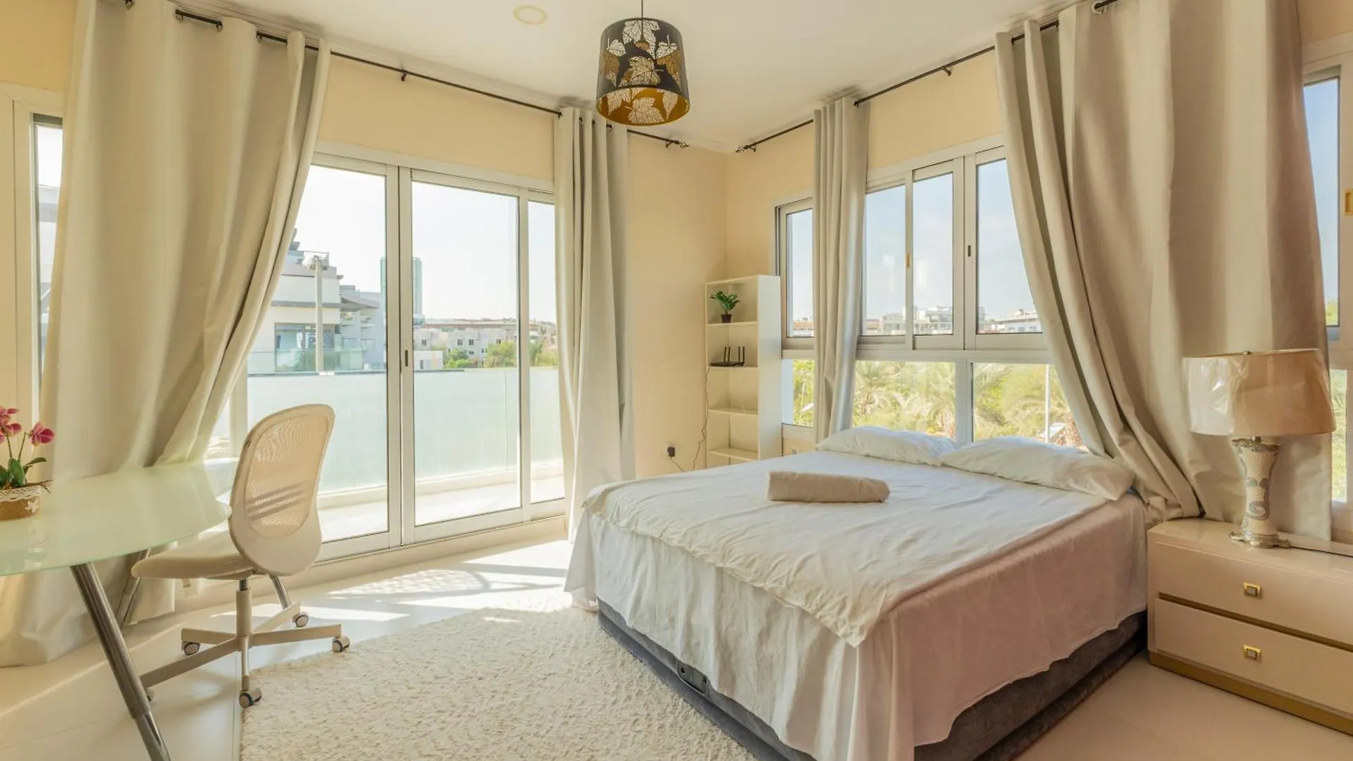 Homestay Luxurious Miracle Home Dubai